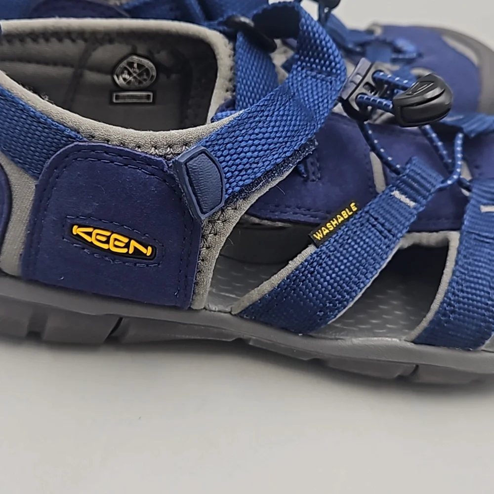 Keen Sandals Kid size 4 blue hiking sandals